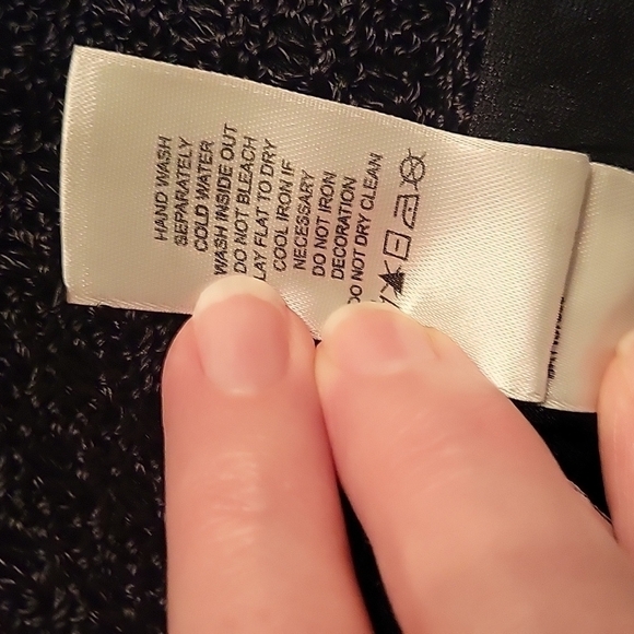 EMMA JAMES Beaded Crochet Overlay Keyhole Scallop Peekaboo Sequin Sweater - Picture 9 of 10